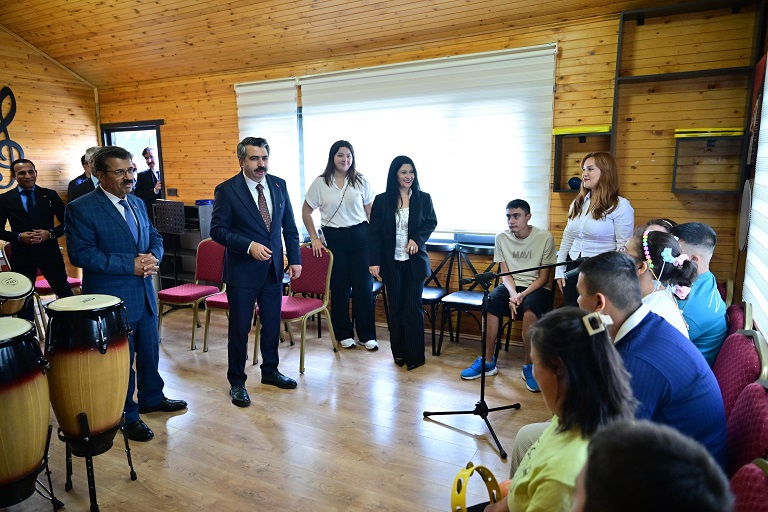Yılmaz, Özel Öğrencilerin Heyecanına Ortak Oldu