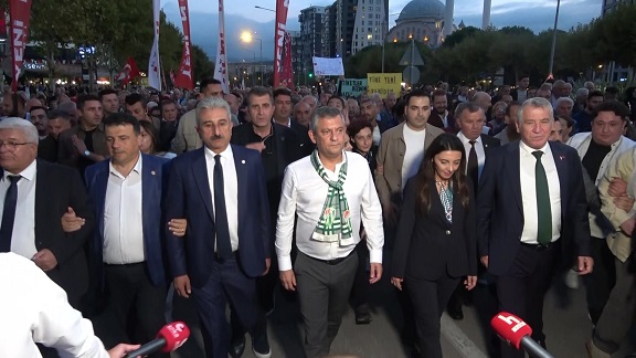 Özgür Özel: "Barış İçinde Kardeşçe Yaşamayı Vaat Ediyoruz"