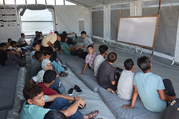 Gazze'de Yeni Eğitim-Öğretim Yılı, 3 Yıl Aradan Sonra Çadırlarda Başladı