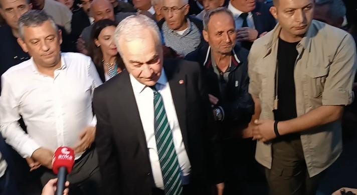 Yeni Parti Genel Başkanı Özel'in Sıradışı Diyalogları Ses Getirdi