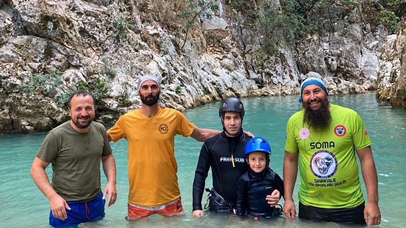 Bursa'nın En Genç Kanyoncusu: 8 Yaşındaki Asya, Abadiye Kanyonu'nu Geçti
