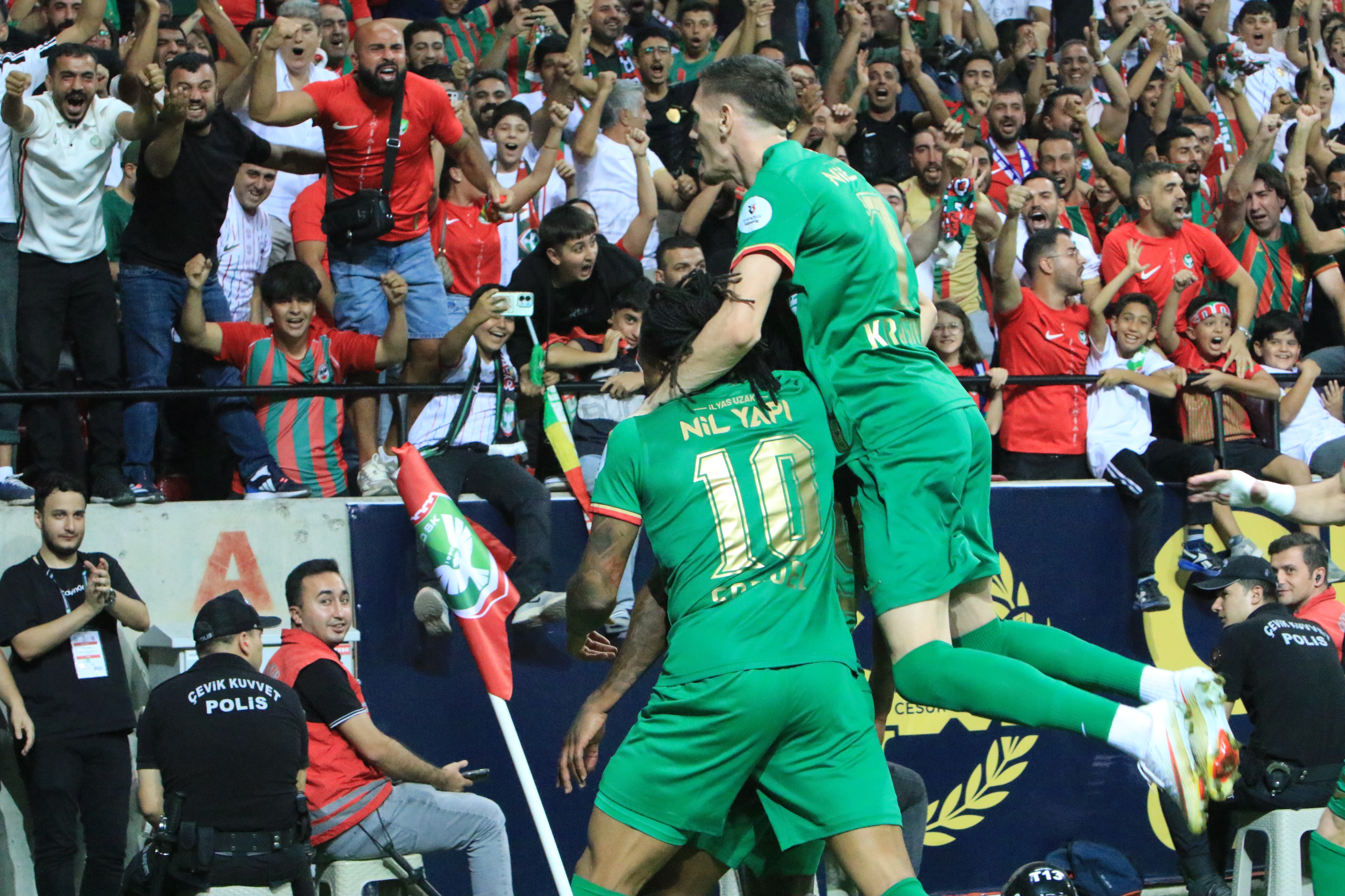 Diyarbakır'da Gol Düellosu: Amedspor Beşiktaş'ı Devirdi