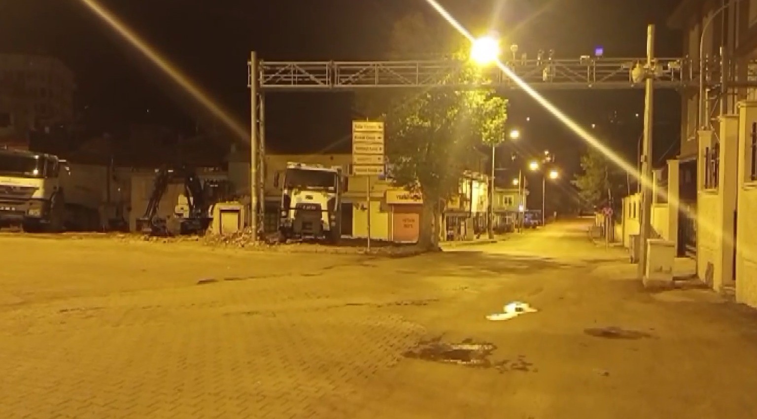 Adana'da Deprem Beşik Gibi Sallandılar 