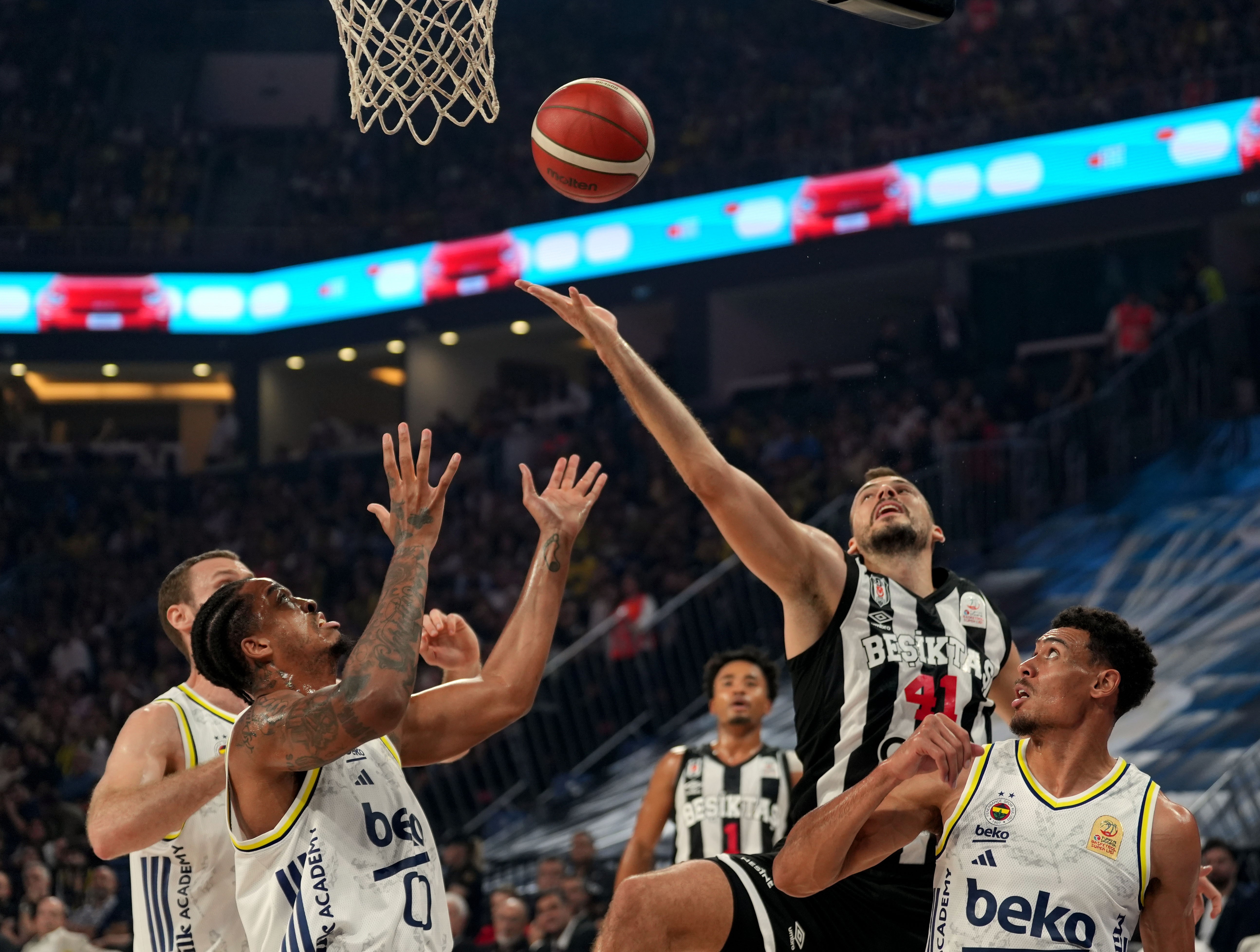 Fenerbahçe ile Beşiktaş Kupada Karşılaşıyor