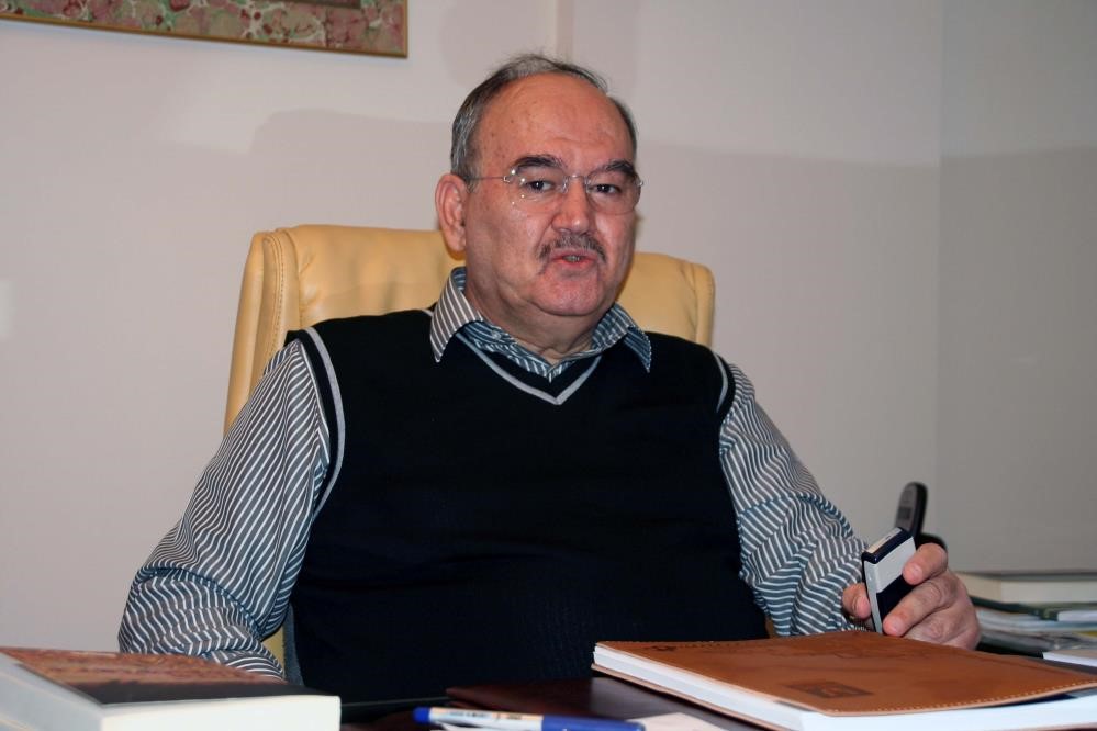 Eski İzmir Büyükşehir Belediye Başkanı Burhan Özfatura Vefat Etti