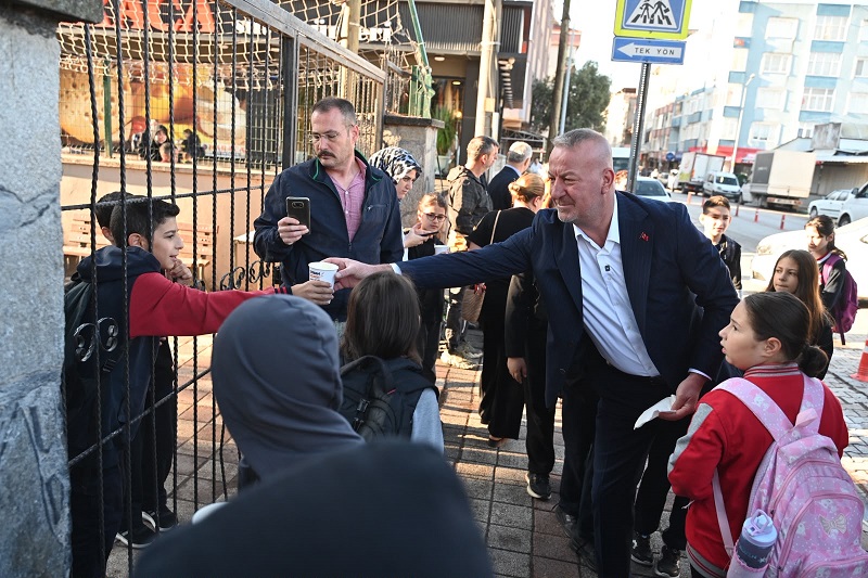 Karacabey'de Çorba Bizden Kampanyasına Öğrencilerden Büyük İlgi