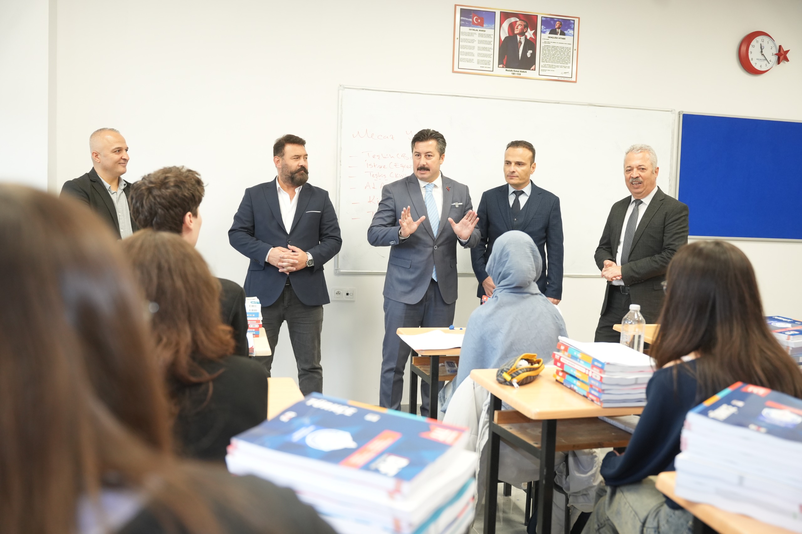 Yenişehir'de Üniversite Adaylarına  3 Bin Kitap Desteği