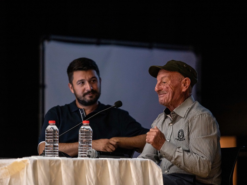 Yaren Leylek ve Adem Amca'nın dostluğu İzmir'de büyük ilgi gördü