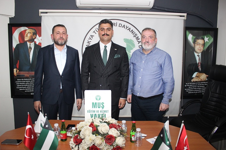 Öğrenci bursları ve sosyal hizmet odaklı projelerle toplumsal fayda üreten Muş Eğitim ve Hizmet Vakfı (BUMEV), sivil toplum kuruluşları ile iş birliğini güçlendirme hedefiyle Bursa Batı Trakyalılar Vakfı (BBTV) ve Batı Trakya Türkleri Dayanışma Derneği (B