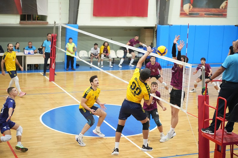 Yenişehir Belediyespor Erkek Voleybol Takımı, filede 2’de 2 yaptı.