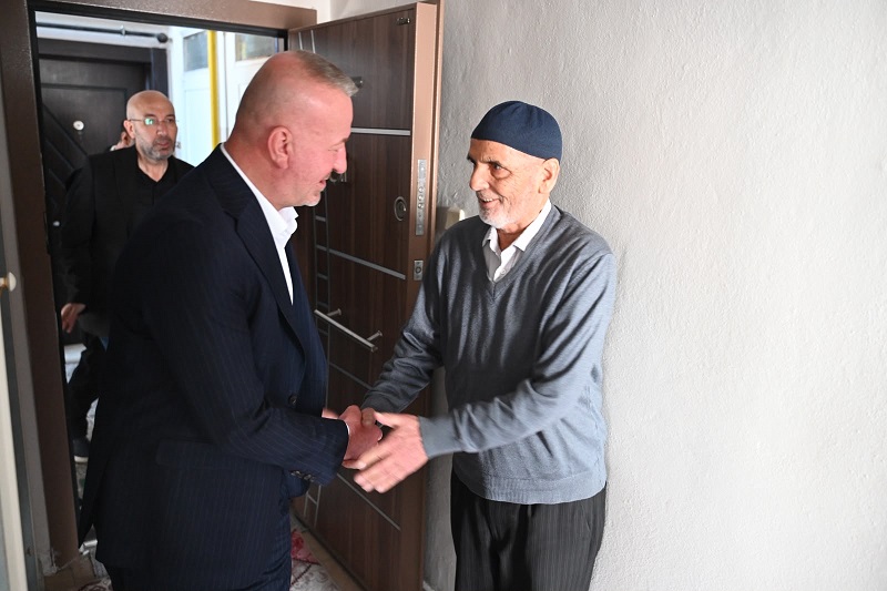 Başkan Karabatı'dan Dünya Yaşlılar Gününde Anlamlı Ziyaret