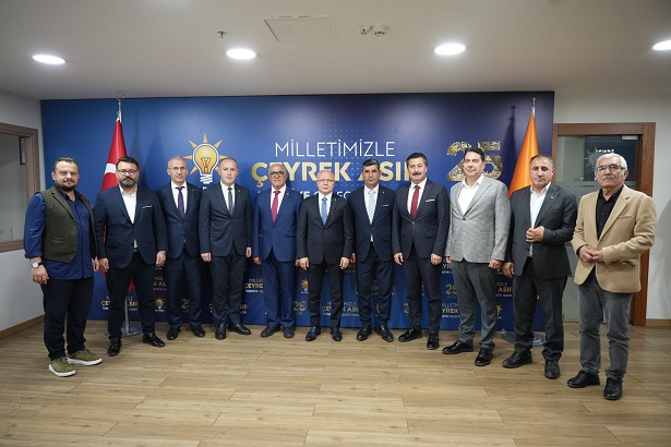 Yenişehir'de iki meclis üyesi daha Ak Parti saflarına katıldı