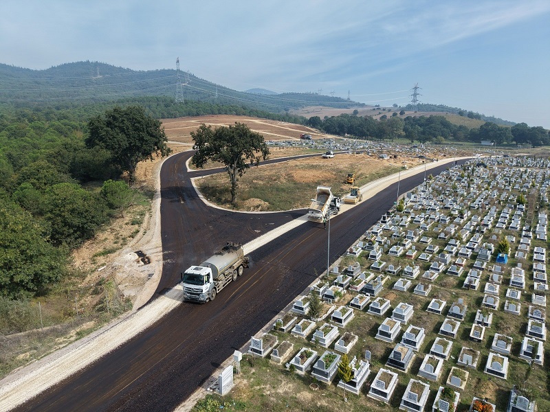 Büyükşehir, Erdoğanköy Kent Mezarlığı'nın yollarını yeniledi