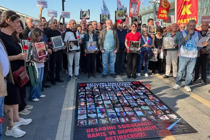 10 Ekim’de Yaşamını Yitirenler Bursa'da Anıldı: Emek, Barış, Demokrasi Talebinde Israrcıyız