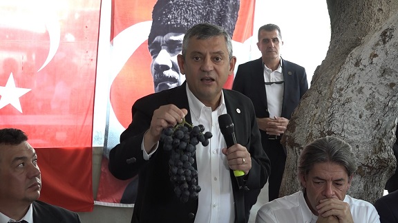 Özgür Özel Bursa'da çiftçilere seslendi: "Bursa'dan tarım bakanı çıkaracağız, Bursalı çiftçilerin yüzü gülecek"
