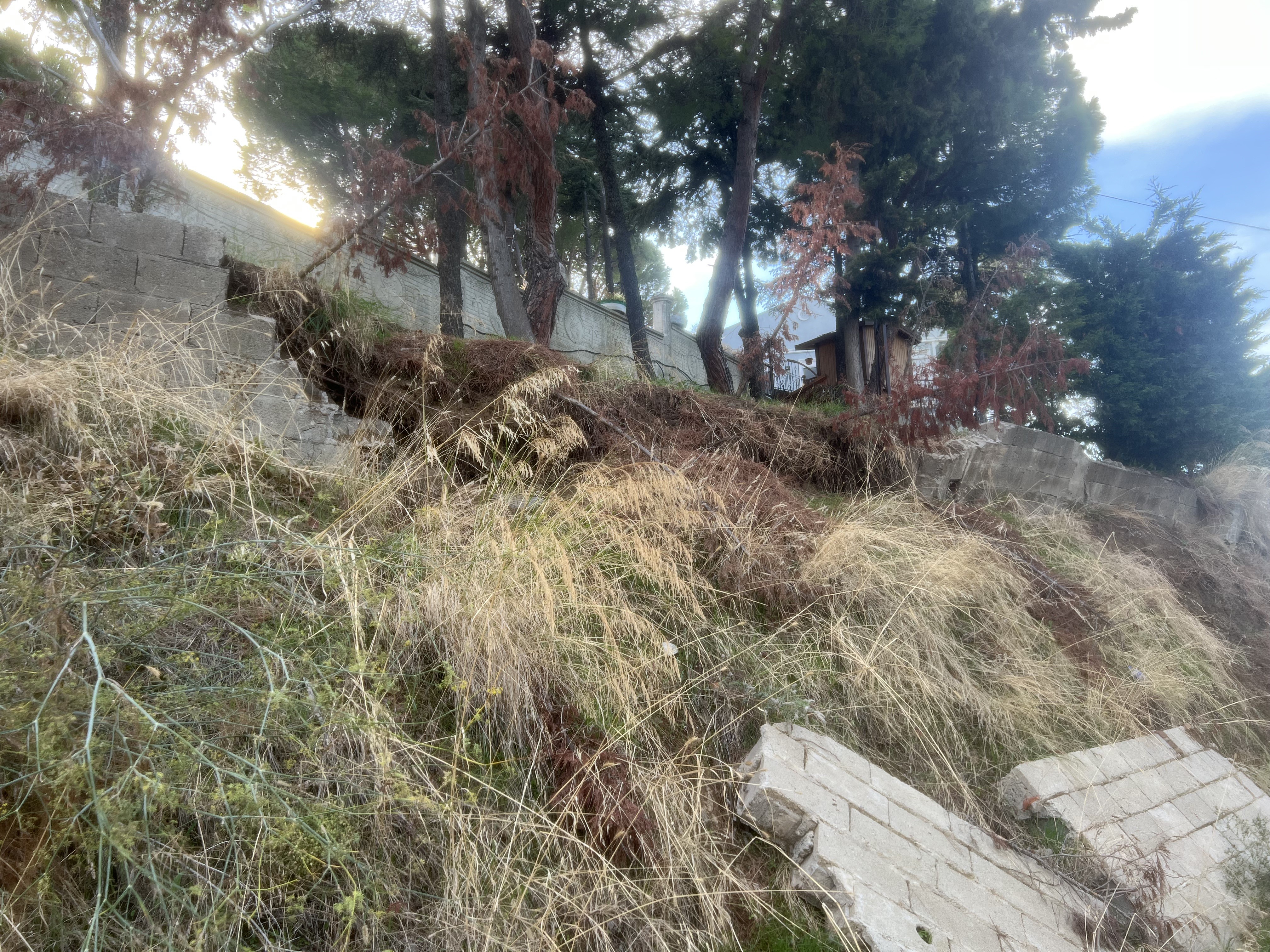 Mudanya'da Sağanak İstinat Duvarını Yıktı