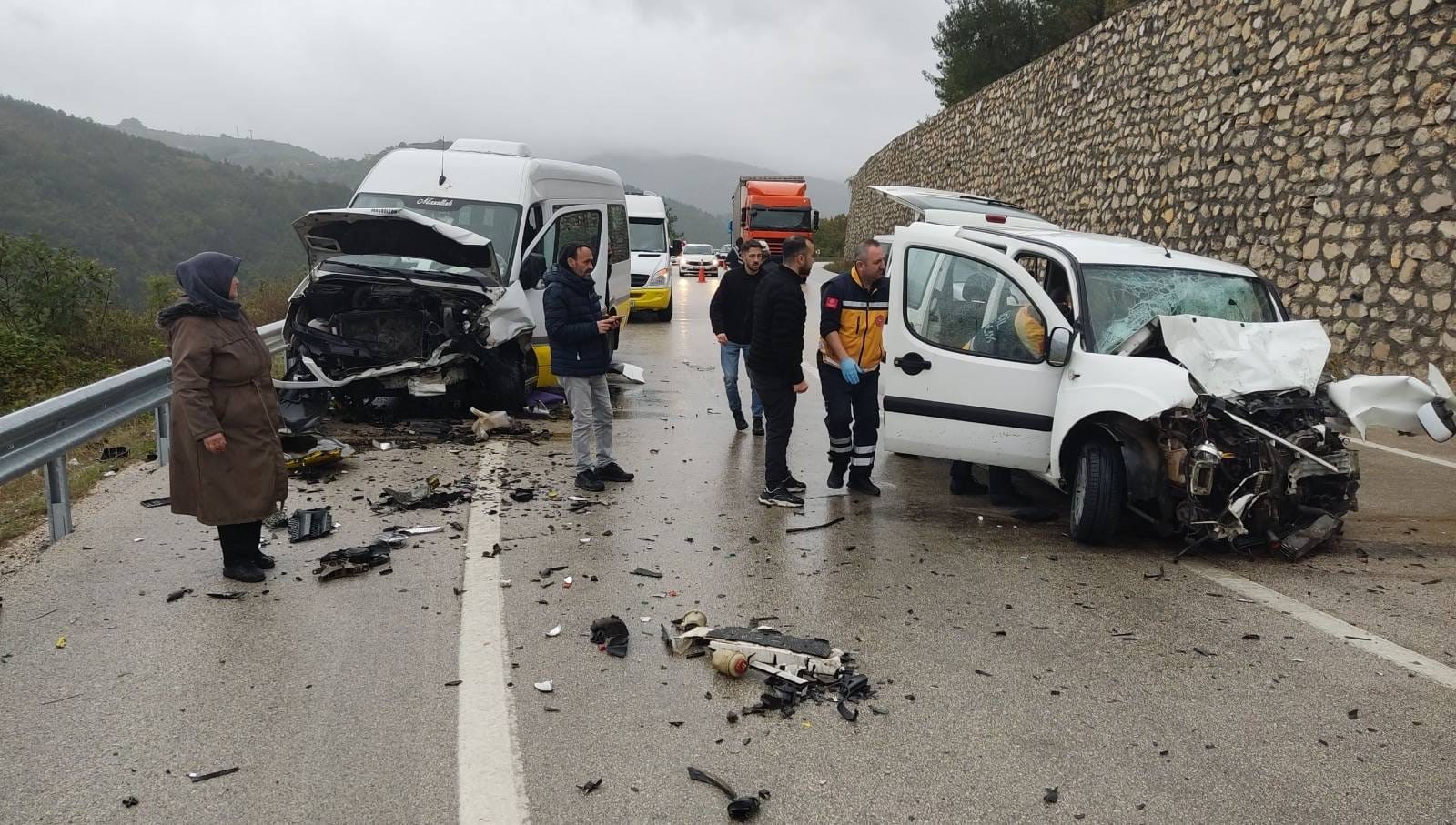 Bursa'da Minibüsle Otomobil Çarpıştı: 1 Ölü