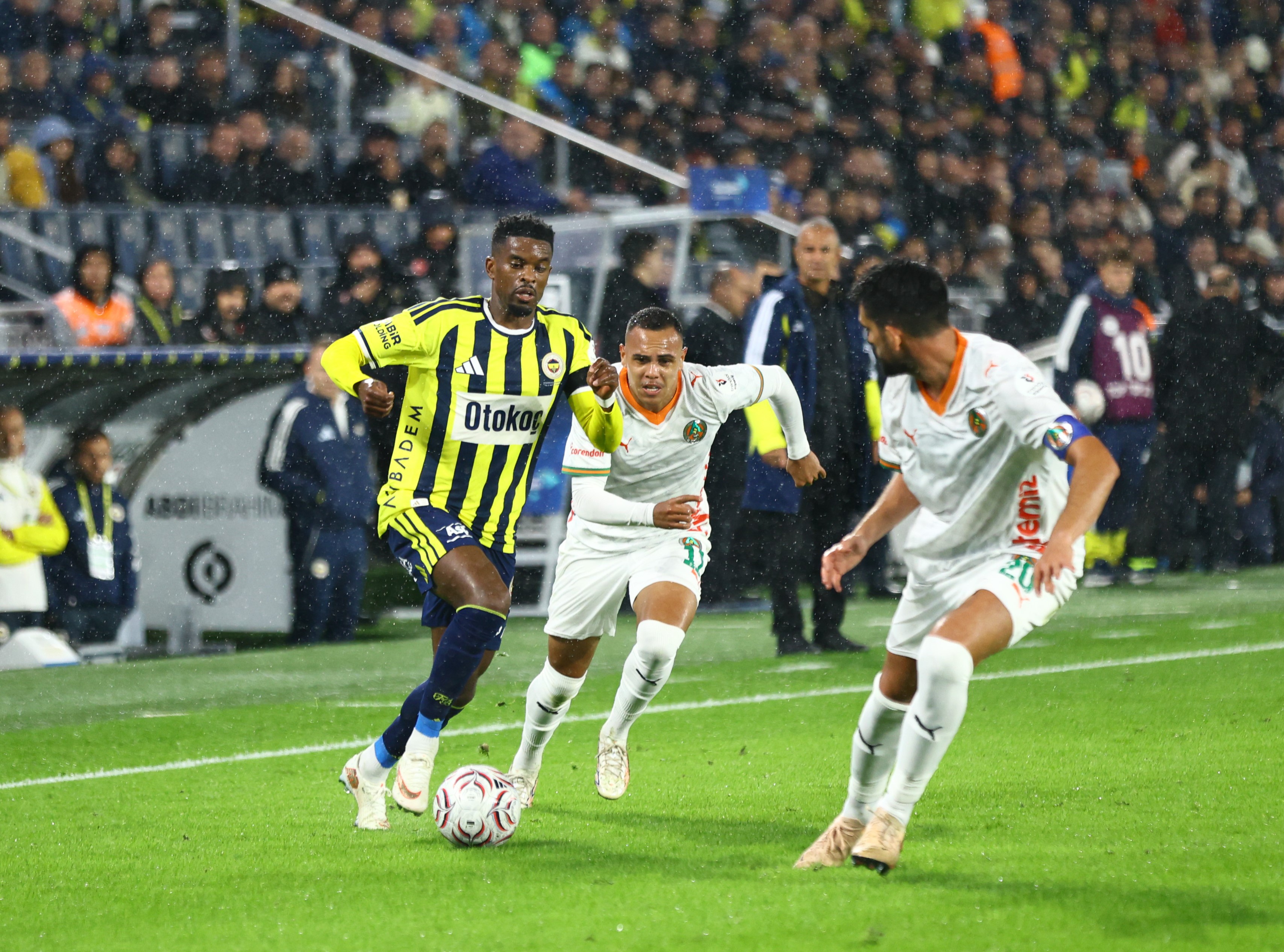 Fenerbahçe Kadıköy'de Rahat Kazandı: 3-0