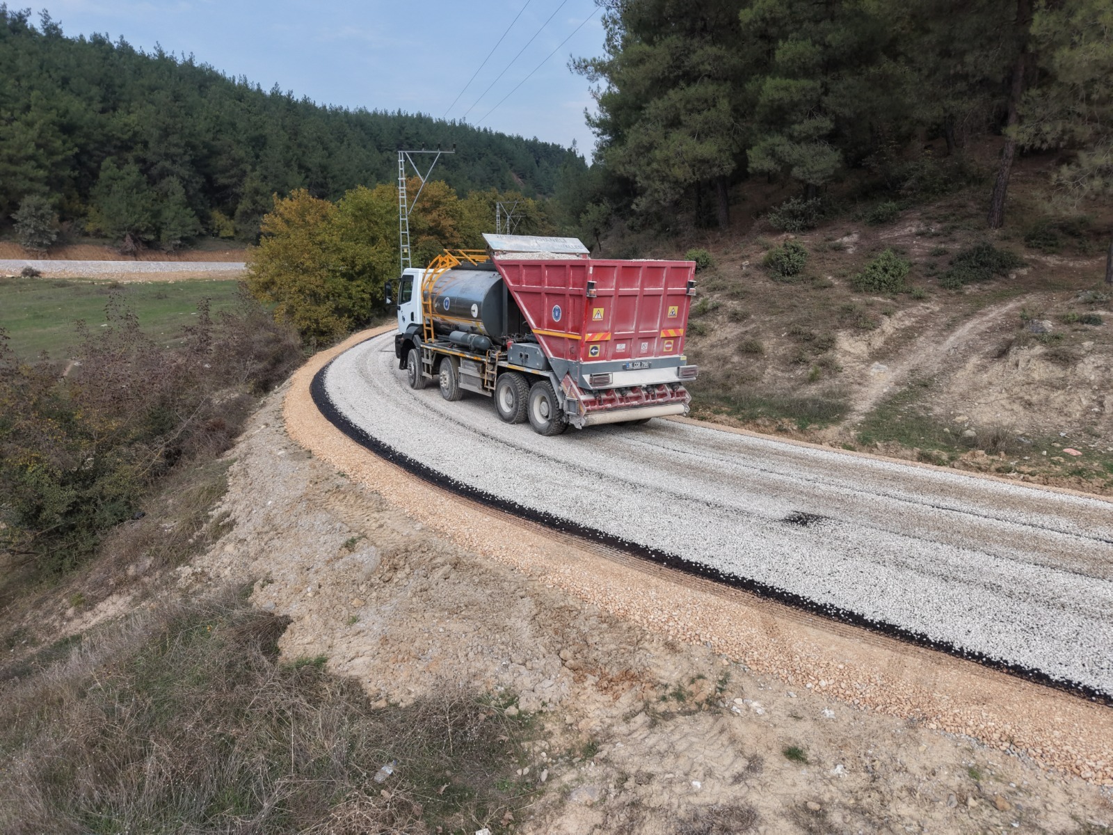 Büyükşehir, Osmangazi'de 10 Kilometrelik Yolu Yeniledi