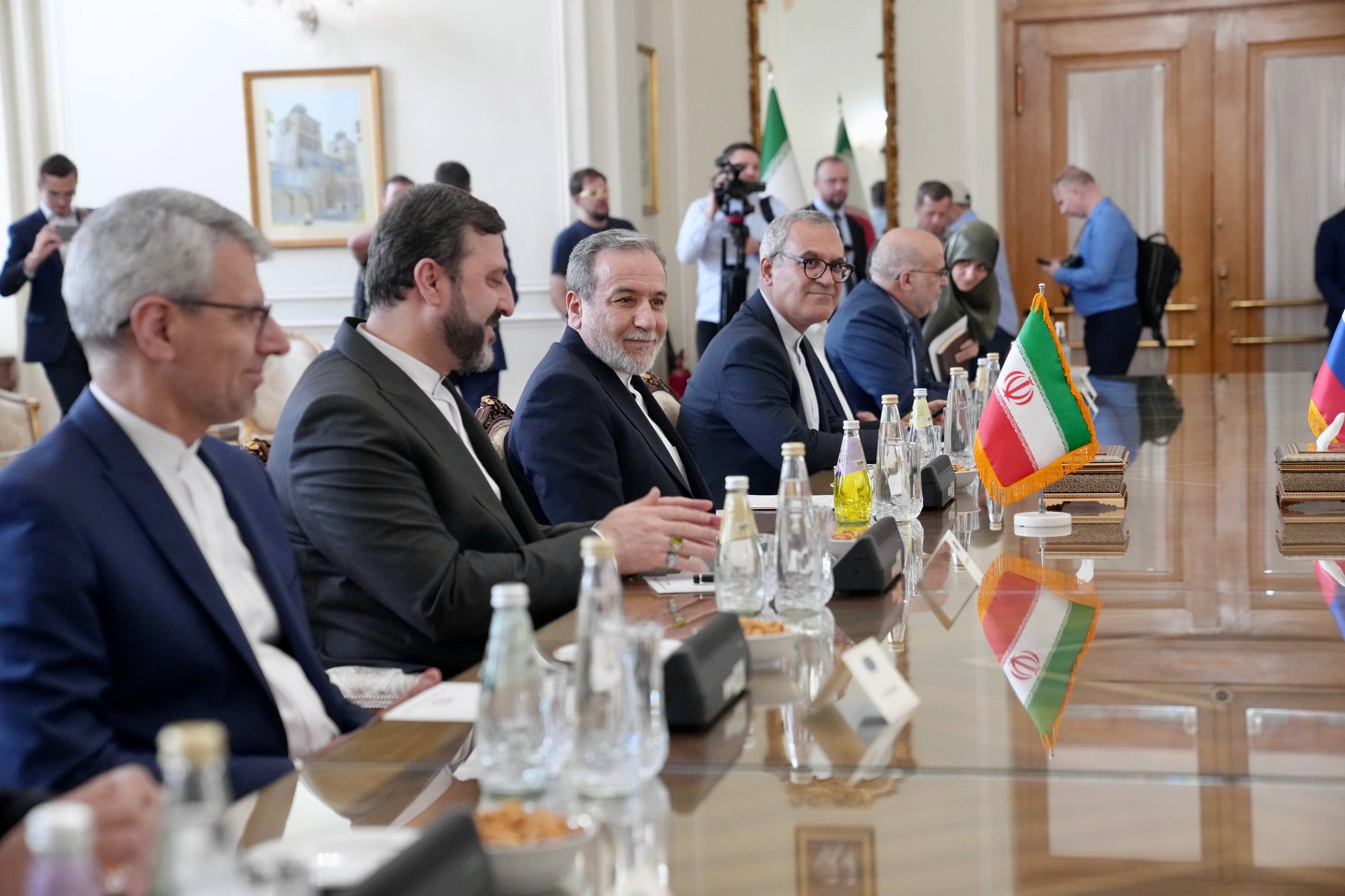 Lavrov Tahran'da: ABD Bataklığa Saplandı