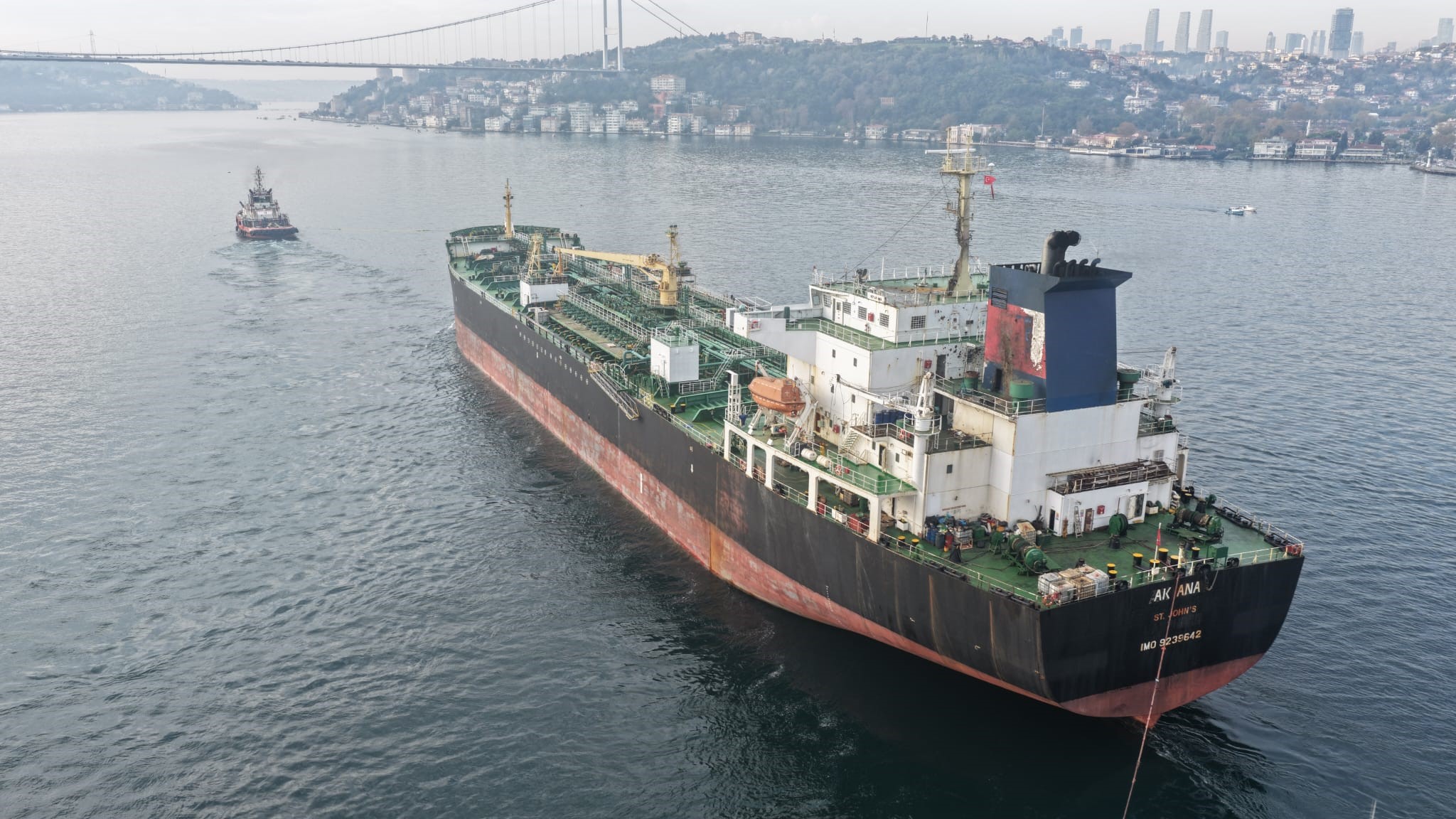 İstanbul Boğazı 'AK ANA' İçin Kapatıldı