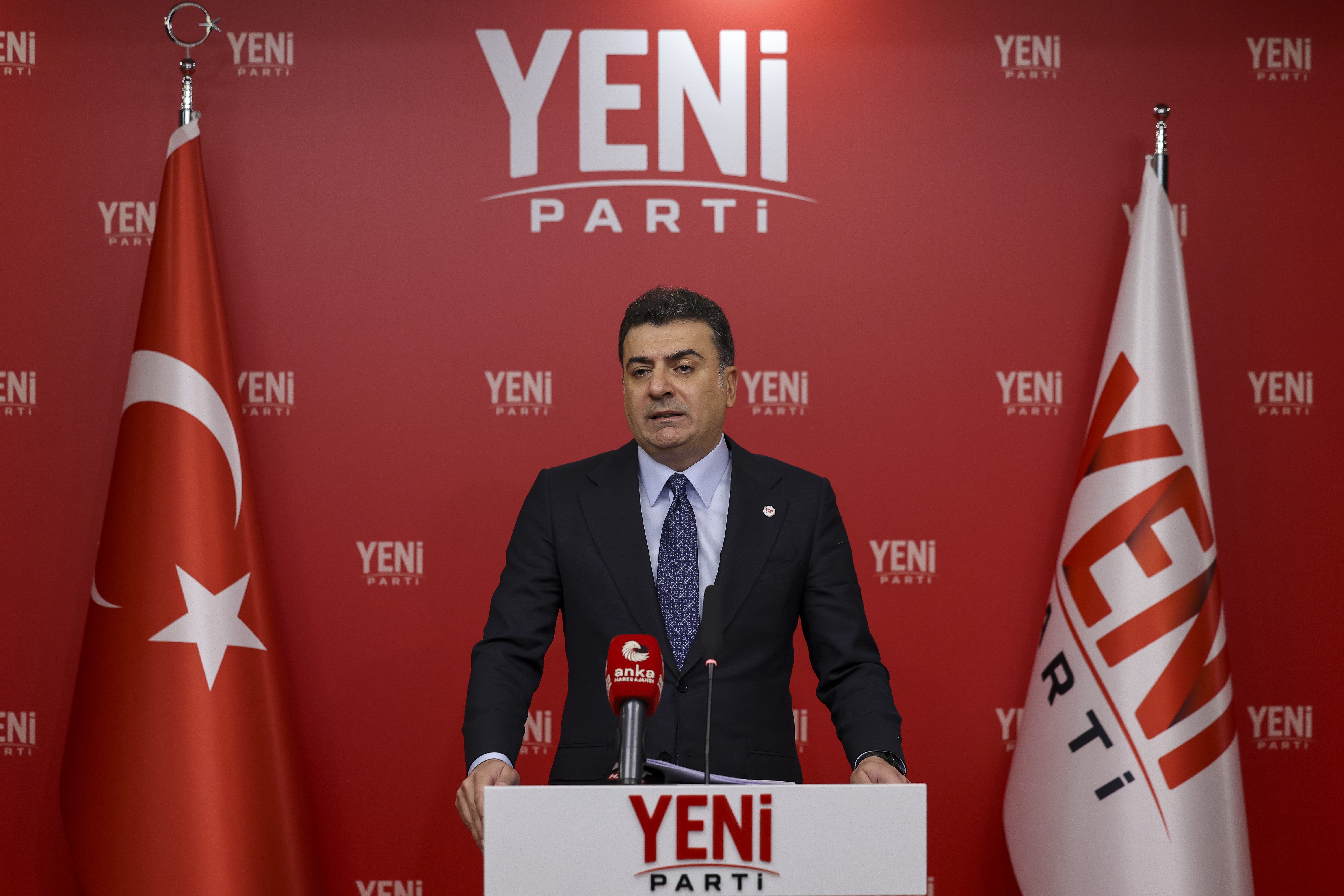 Zeynel Emre'den Diyarbakır'da Sert Mesajlar