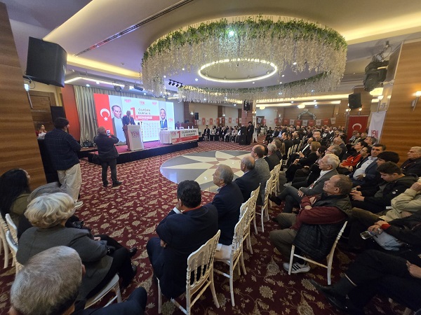 Yeni Parti Bursa İlk Kongresini Gerçekleştirdi: YENİ Parti Bursa İl Başkanı Nihat Yeşiltaş