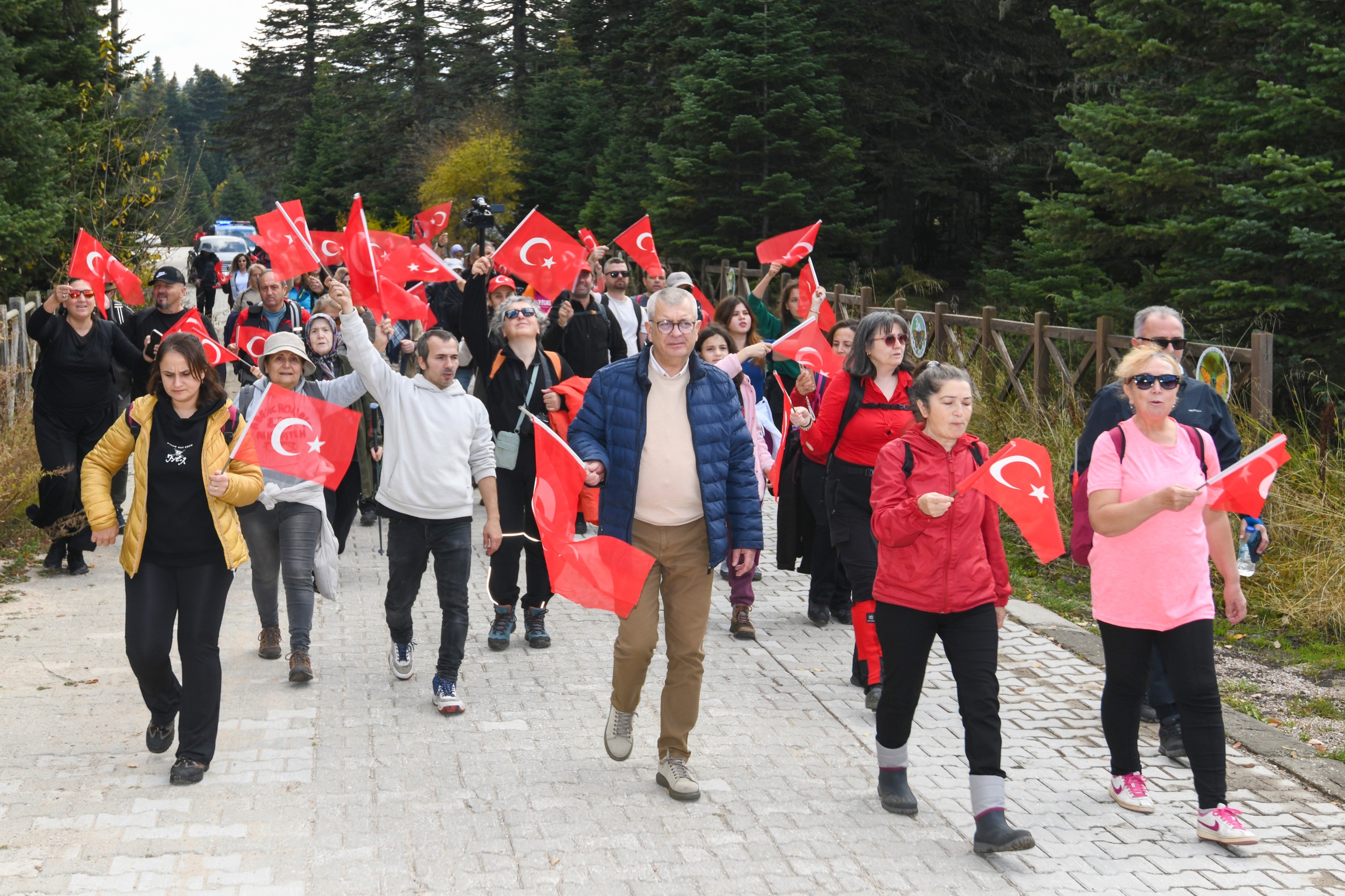 Osmangazi Belediyesi’nden Uludağ’da Cumhuriyet Yürüyüşü
