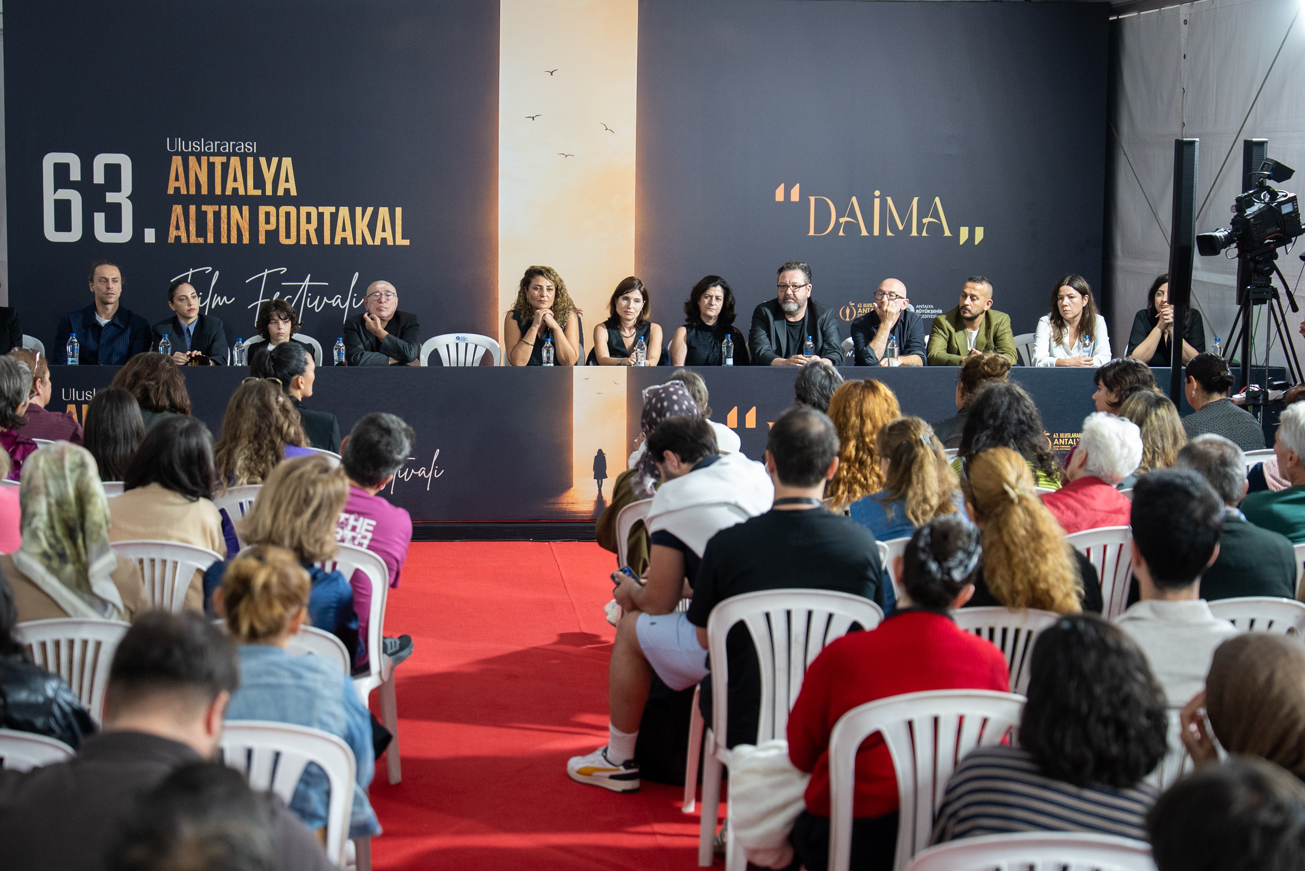 "Artakalan" Filminin İlk Gösterimi Yapıldı, Yönetmen ve Oyuncular Söyleşide Seyirciyle Buluştu