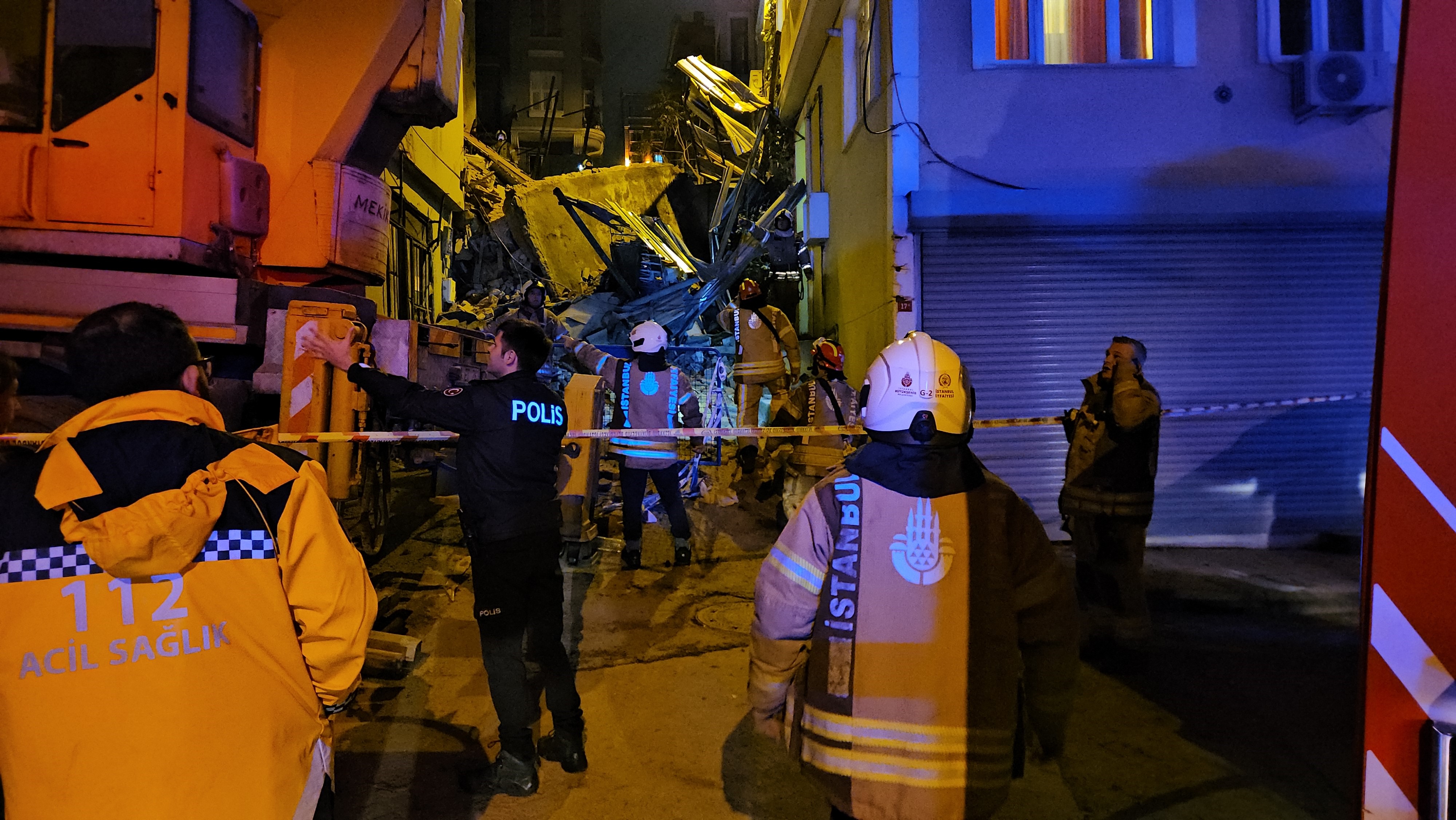 Beyoğlu'nda 5 Katlı Bina Çöktü