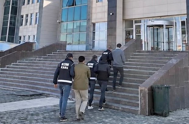 Kars ve Bursa'da Zimmet Operasyonu