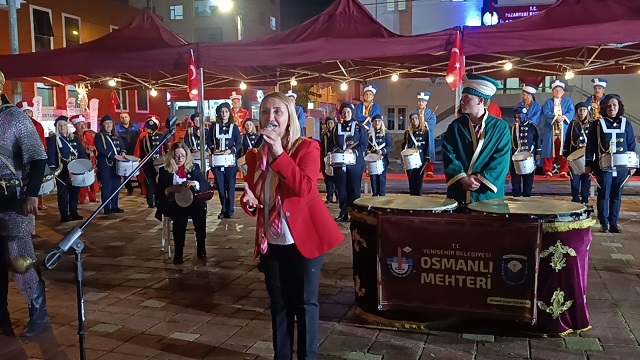 Cumhuriyet Yürüyüşü'nde Kadın Bando Takımı geceye damga vurdu