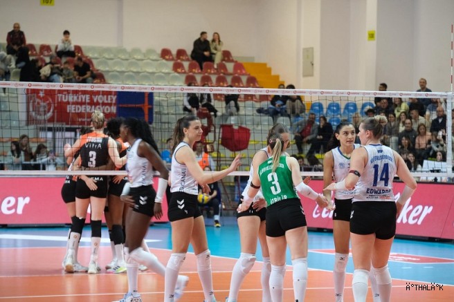 Nilüfer Belediyespor Eker, Eczacıbaşı Dynavit'i 3-1 Mağlup Etti