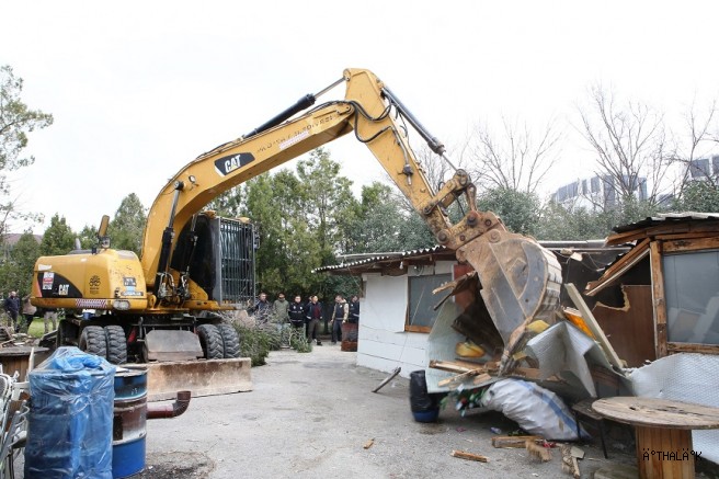 Nilüfer’de Kaçak Barakalar Yıkıldı