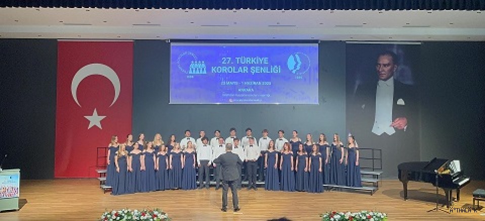 Nilüfer Gençlik Korosu Başkentten Ödülle Döndü