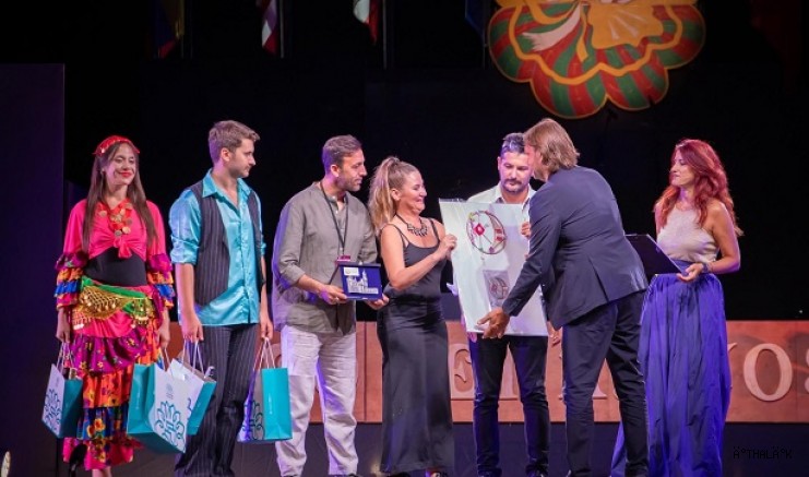 Nilüfer Halk Dansları Topluluğu İtalya'dan Ödülle Döndü