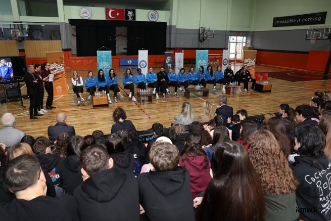 Nilüfer’in Sultanları Öğrencilerle Söyleşide Buluştu