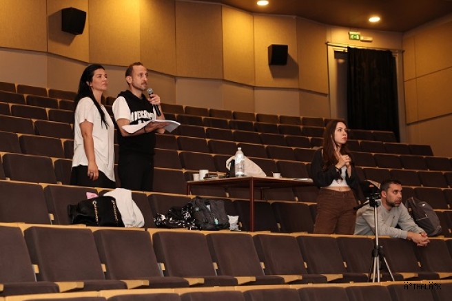 Nilüfer Kent Tiyatrosu İftiharla Sunar: “Lüküs Hayat”