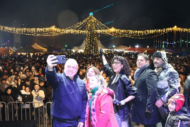 Nilüferliler 2026’yı Cumhuriyet Meydanı’nda Karşıladı