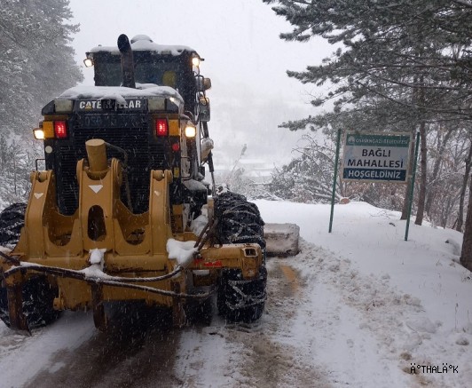 Osmangazi Belediyesi Ekiplerinden Karla Mücadelede Hızlı Müdahale 
