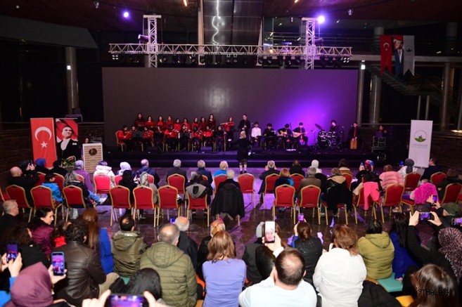 Osmangazi Belediyesi Gençlik Orkestrası ve Korosu’ndan “Yeni Yıla Merhaba” Konseri 