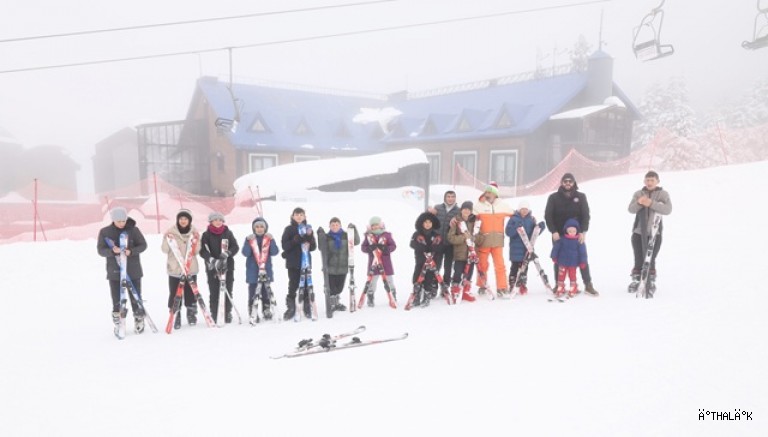 Osmangazi Belediyesi’nden Çocuklara Uludağ’da Kayak Sürprizi