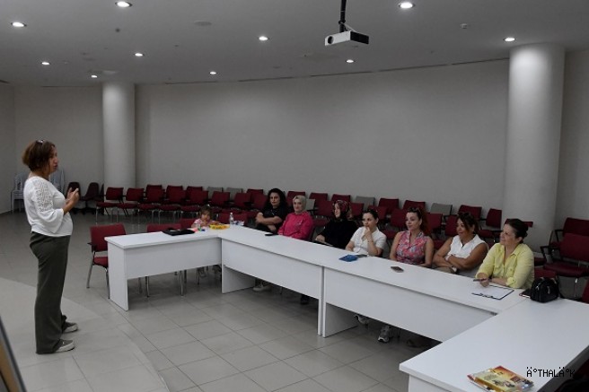 Osmangazi Belediyesi’nden Velilere Özel Kitap Atölyesi