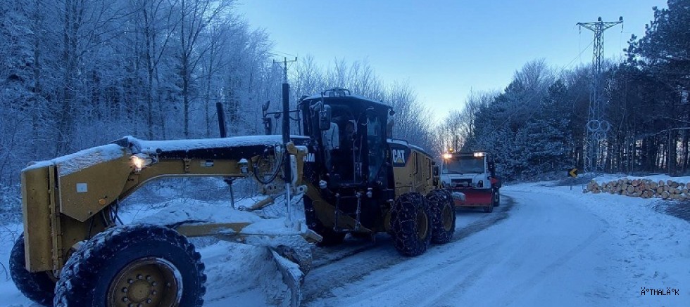 Osmangazi Belediyesi’nden Yol Genişletme ve Tuzlama Çalışması