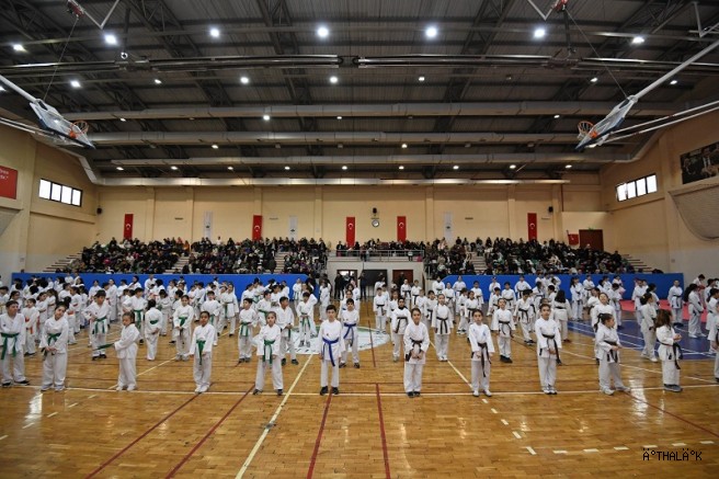 Osmangazi’de 300 Karateci Kuşak Sevinci Yaşadı