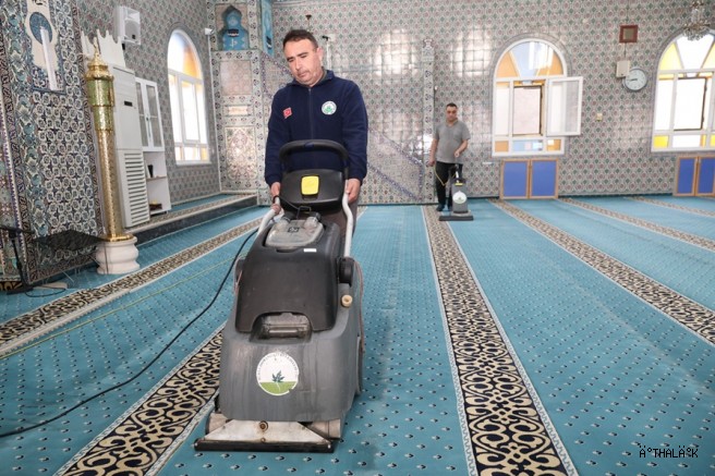 Osmangazi’de Camilerde Bayram Temizliği 