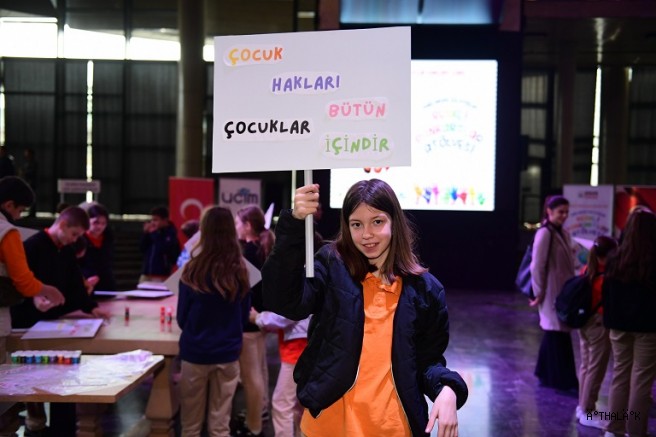 Osmangazi’de Çocuk Hakları Günü Renkli Pankartlarla Kutlandı