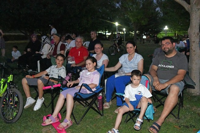 Osmangazi’de Çocuklar Açık Hava Sinemasında Buluştu 