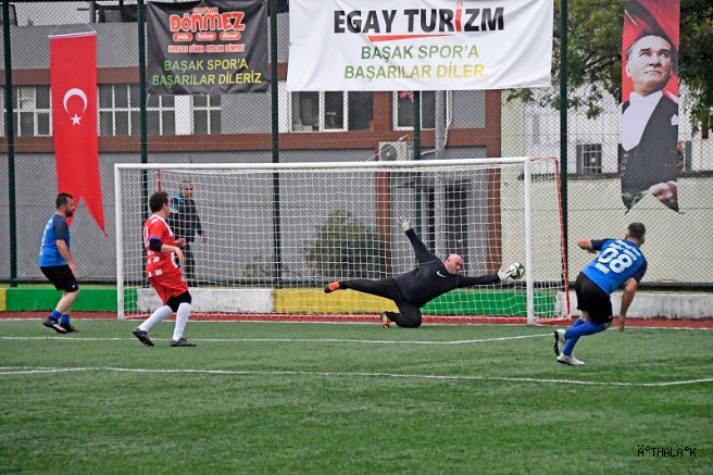 Osmangazi’de Geleneksel Halı Saha Turnuvası Başladı 