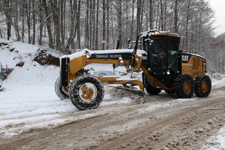 Osmangazi’de Karla Kapanan Yollara Anında Müdahale 